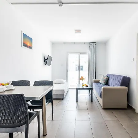 Bright, Charming, And Well-Planned Vacation Flat For A Small Family All Yours アパート アヤナパ